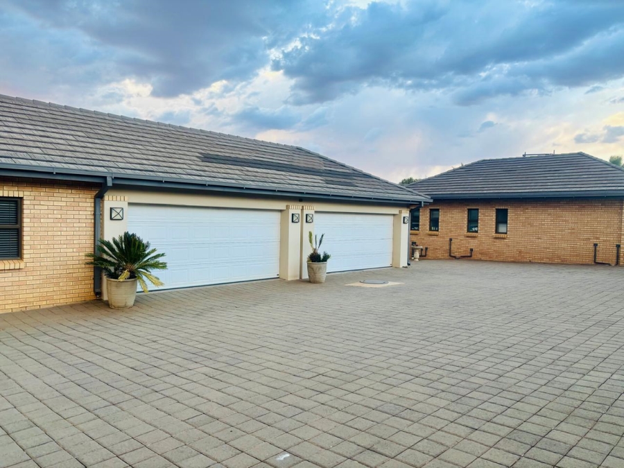 3 Bedroom Property for Sale in Vredenhof Sh Free State